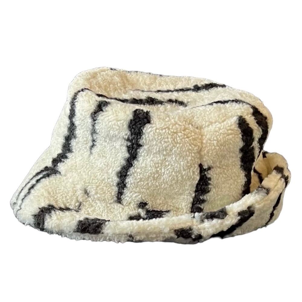 NEW Free People Shaggy Sherpa Bucket Hat Off White with Black Stripes One Size - Picture 3 of 7